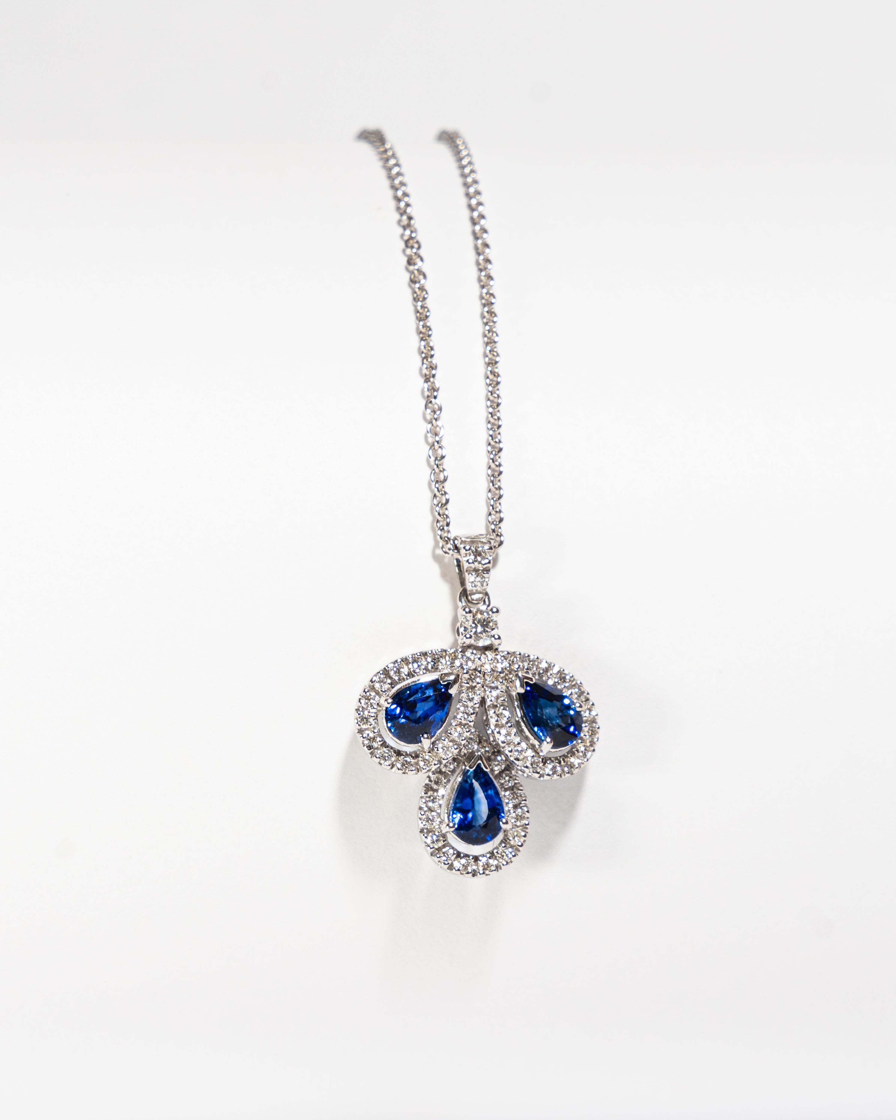 Leo Pizzo collana oro bianco con pendente brillanti e zaffiri